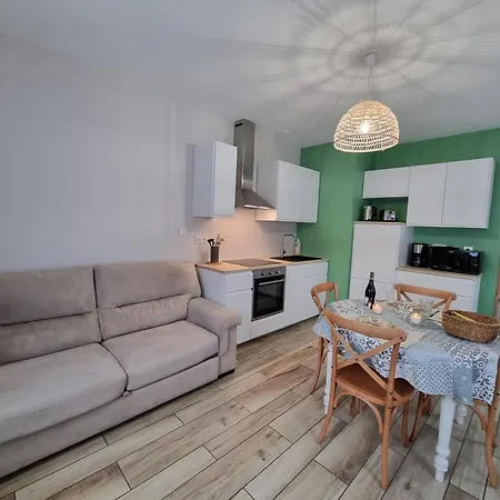 Holiday home Charmante Maison 50 M² Avec Terrasse Et Parking - Inclus, Proche Cambrai Et Activites Nautiques - Fr-1-510-202